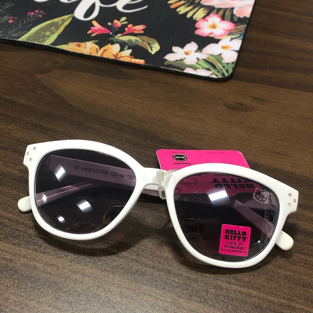 Hello Kitty Wayfarer Style Sunglasses